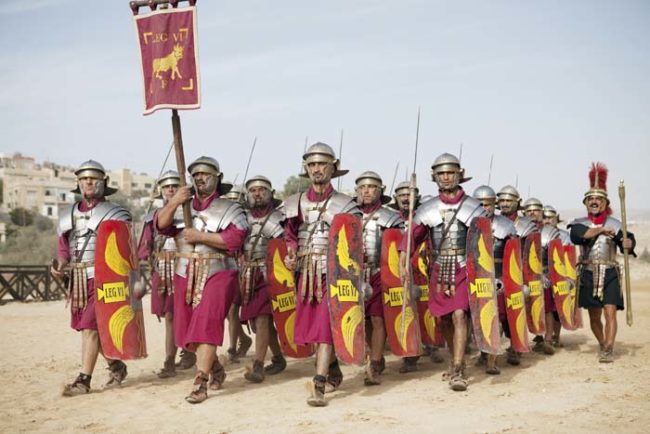罗马占领耶路撒冷后,正逢当地犹太人的逾越节期间,连续几天的狂欢令