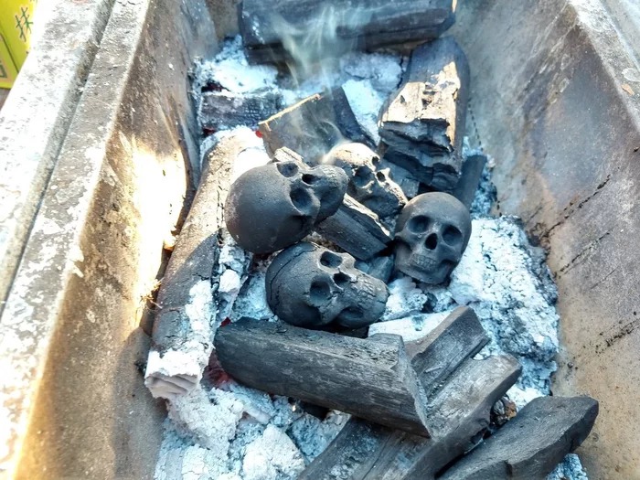 人烧死后碳化的图片图片